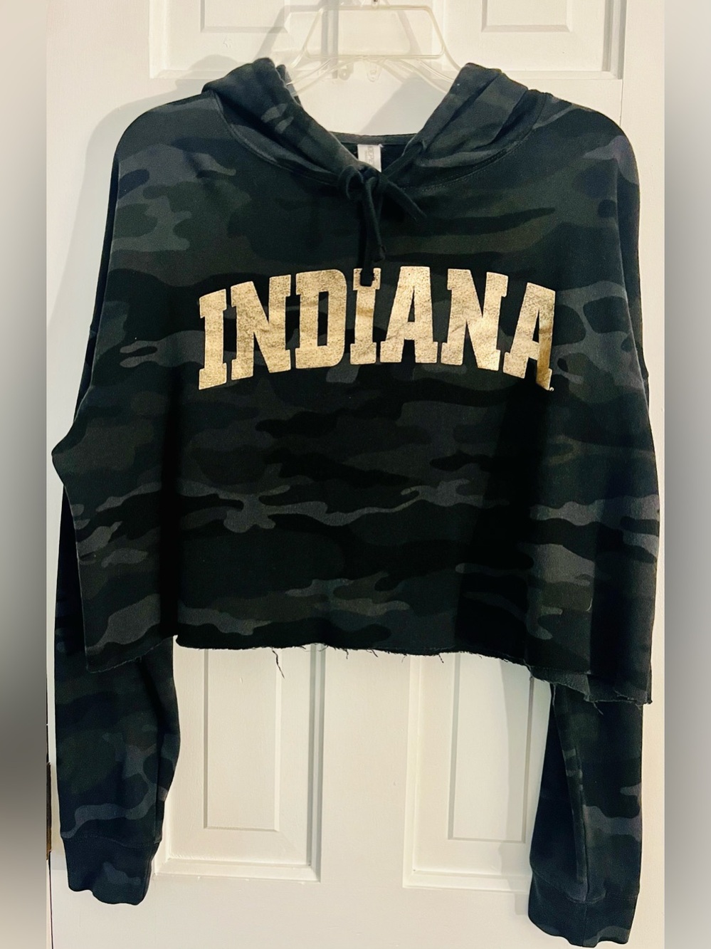 IU Women's Camouflage, Lightweight Hooded Sweatshirt. Size: (Large).